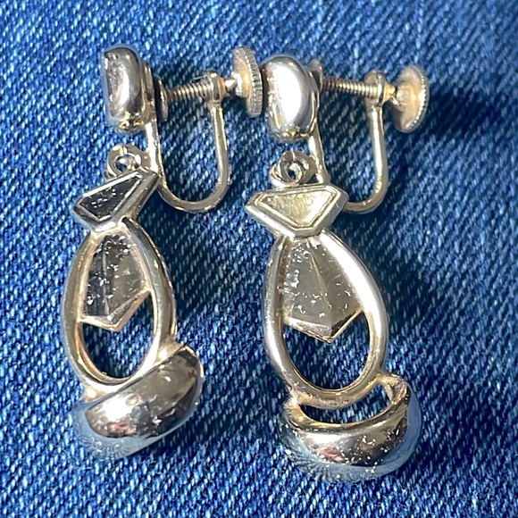 Vintage Alice gold plated scrow back earrings - Picture 3 of 5